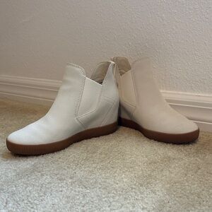 Sorel Women's off white wedge Ankle Booties